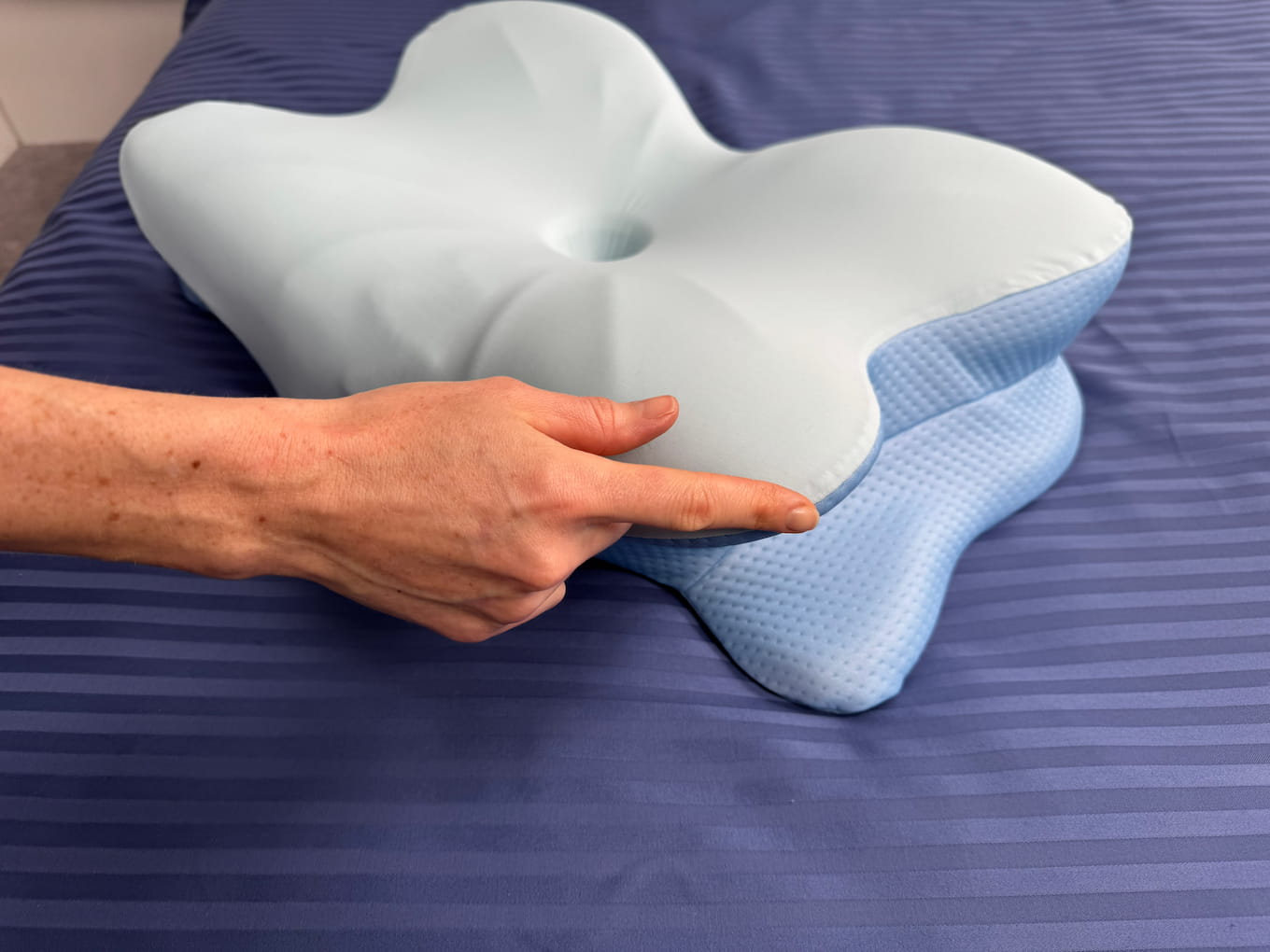 Derila Ergo butterfly design with neck support channel